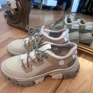 Timberland Women’s Adley Way Low Lace-Up Sneaker Brand New Size 7 Beige Brown